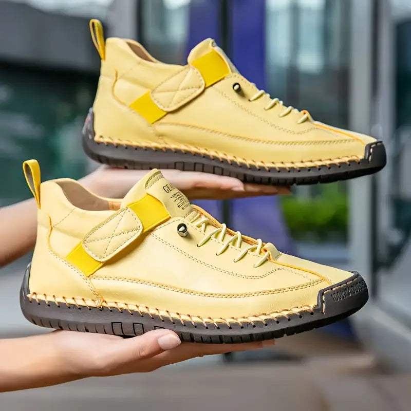 Sneakers dam i textil – texturerad ovandel med snörning och dämpad såla