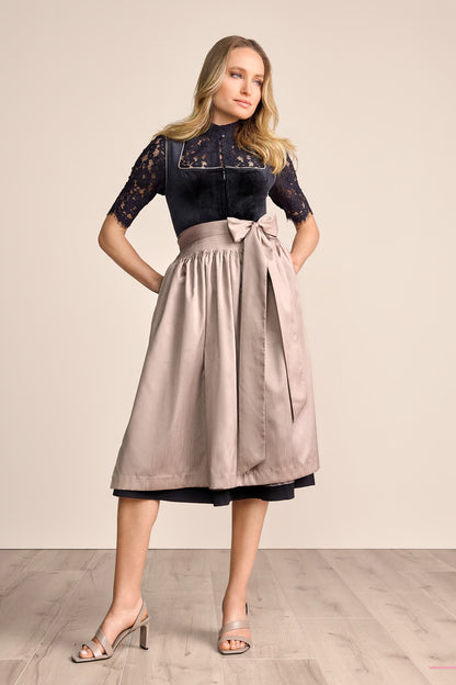Elegant svart dirndl dam för fest