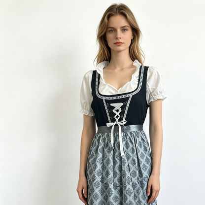 Elegant dirndl dam med förkläde i blått och grått