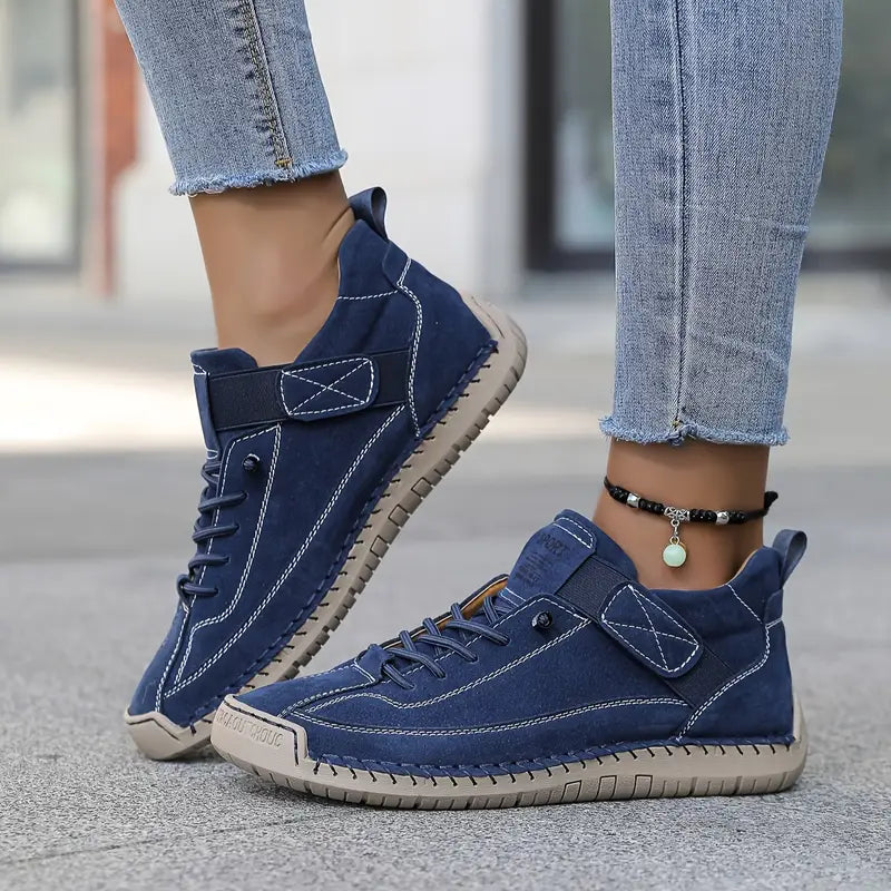 Snörade sneakers dam i textil med kontrastsömmar