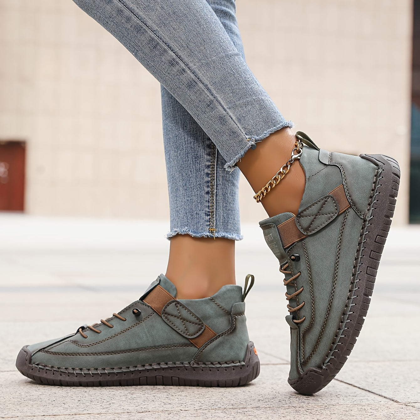 Slip-on sneakers dam med kardborreband