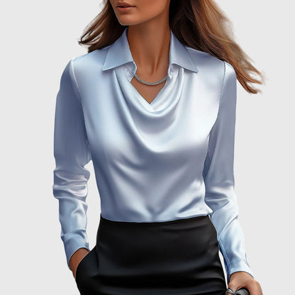 Elegant damblus med plisserad halsringning