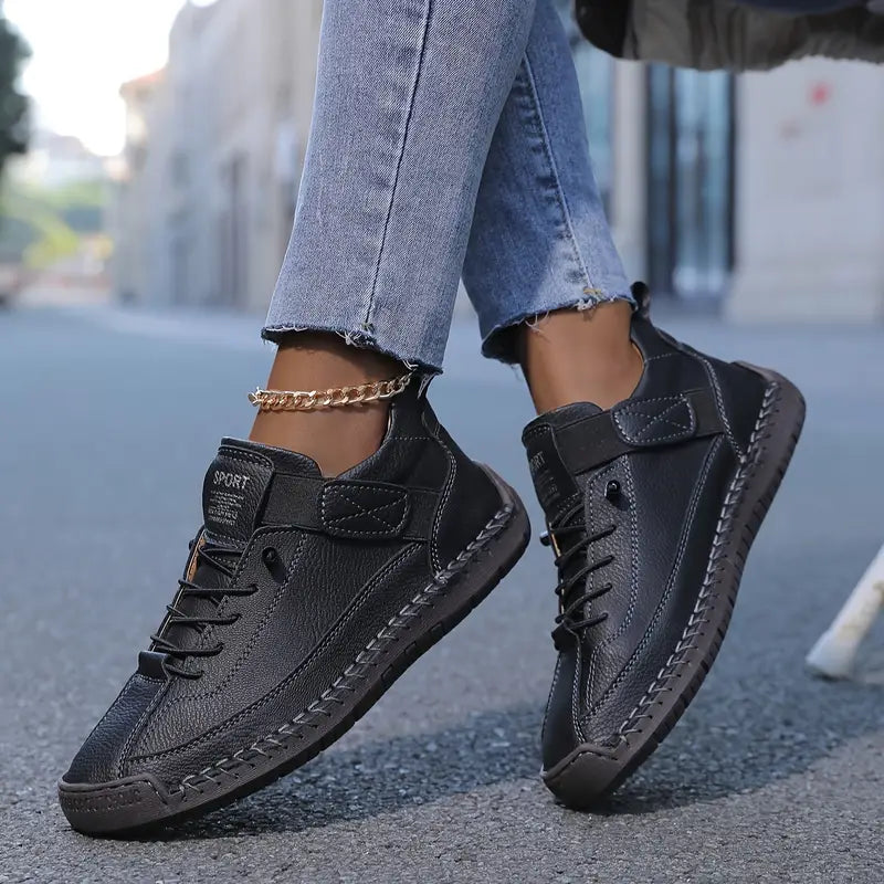 Sneakers dam i textil med texturerad ovandel