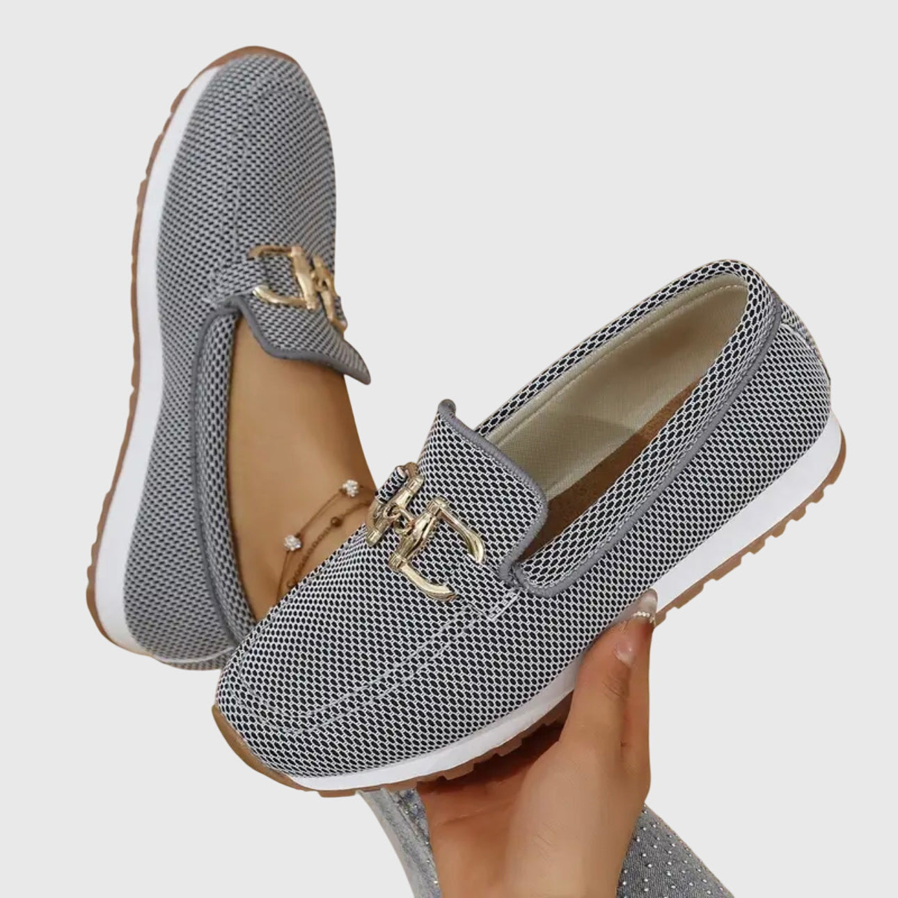 Loafers dam i läderimitation med metallspänne