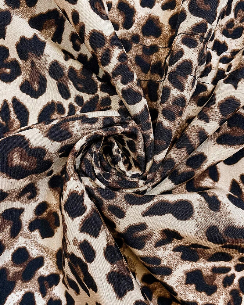 Vändbar kappa med huva i leopardmönster