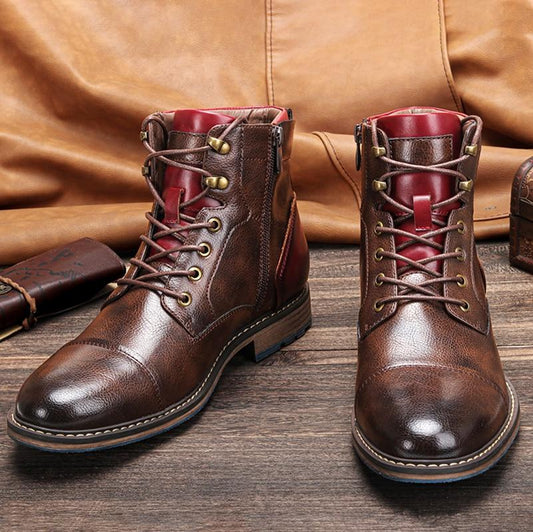 Ankelboots herr med snörning i läderimitation, brun