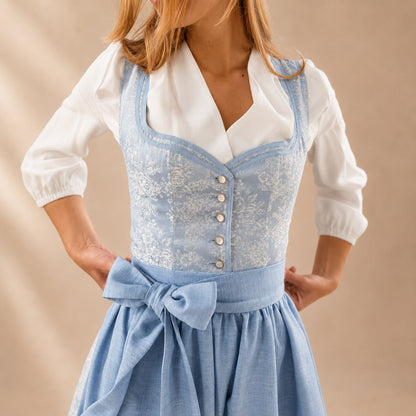 Traditionell Oktoberfest-dirndl dam