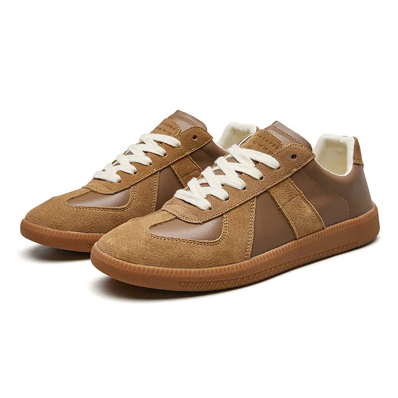 Snörade sneakers herr i textil med halkfri såla