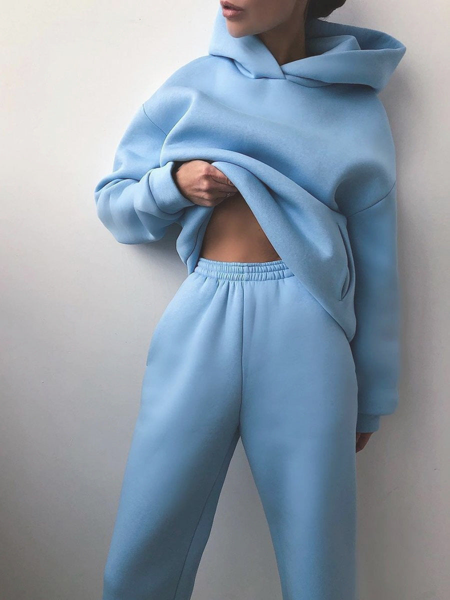 Damset i jogging-stil