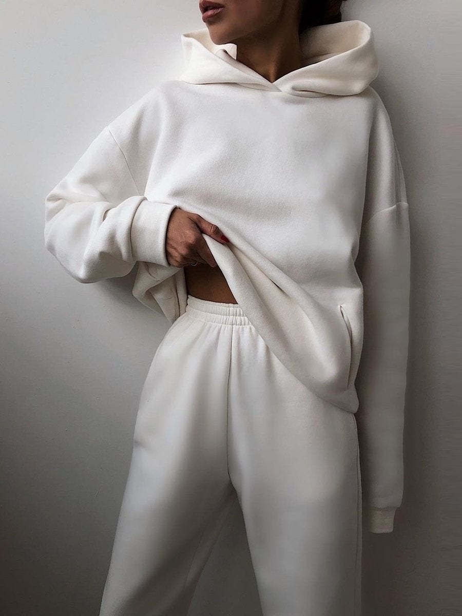 Damset i jogging-stil