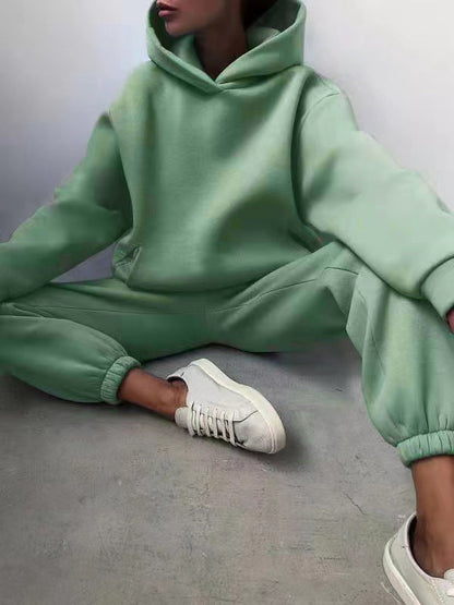 Damset i jogging-stil