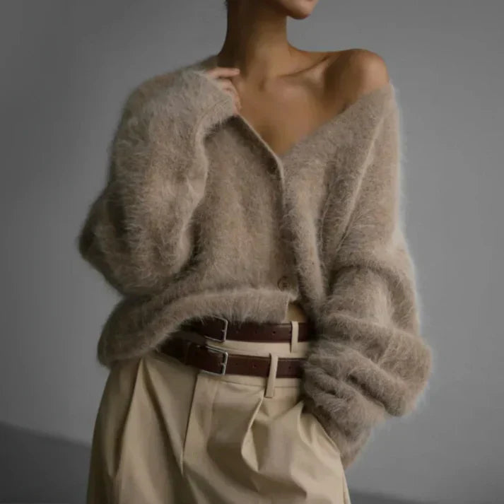 Stickad kofta dam i akryl – rymlig och elegant cardigan