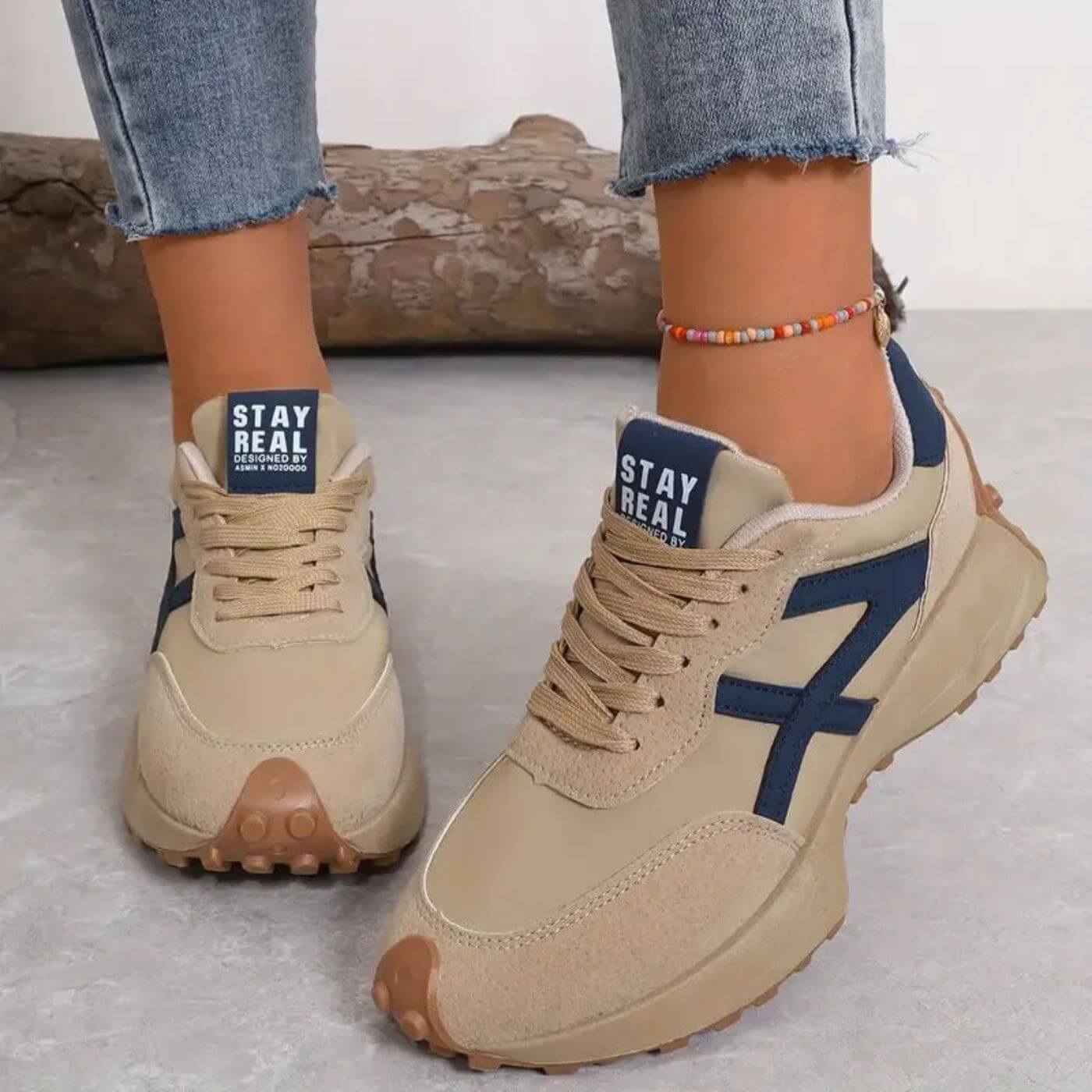 Sportiga sneakers dam i textil med snörning