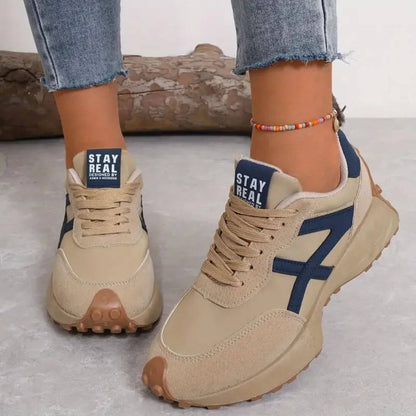 Sportiga sneakers dam i textil med snörning