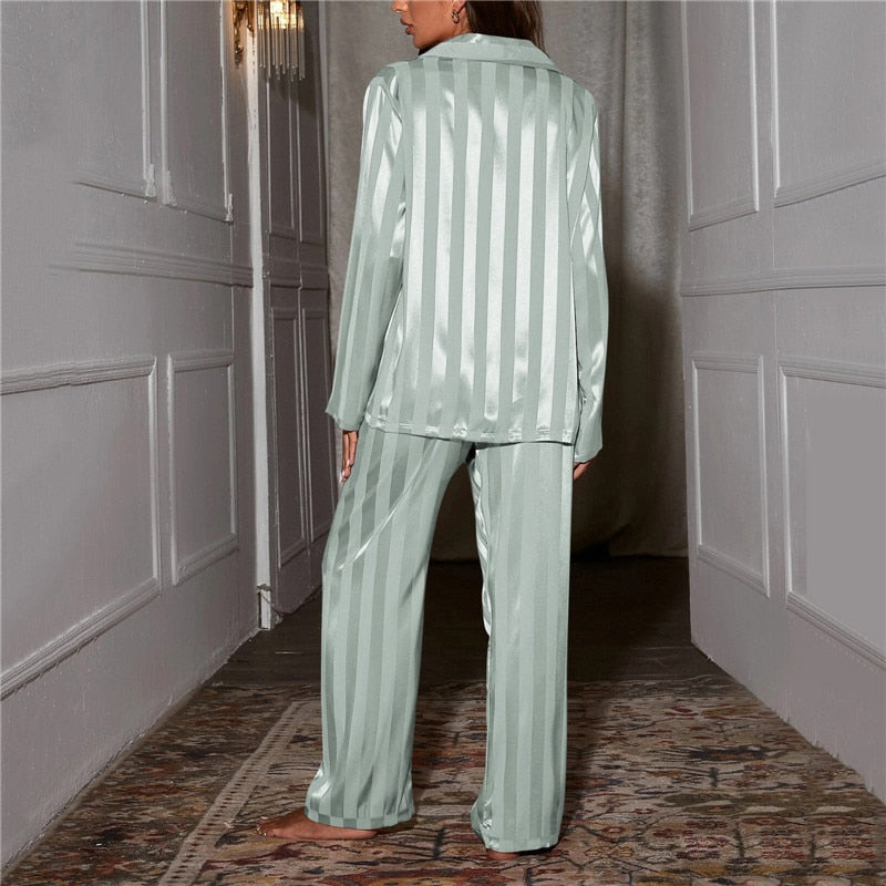 Lyxig satin-pyjama dam