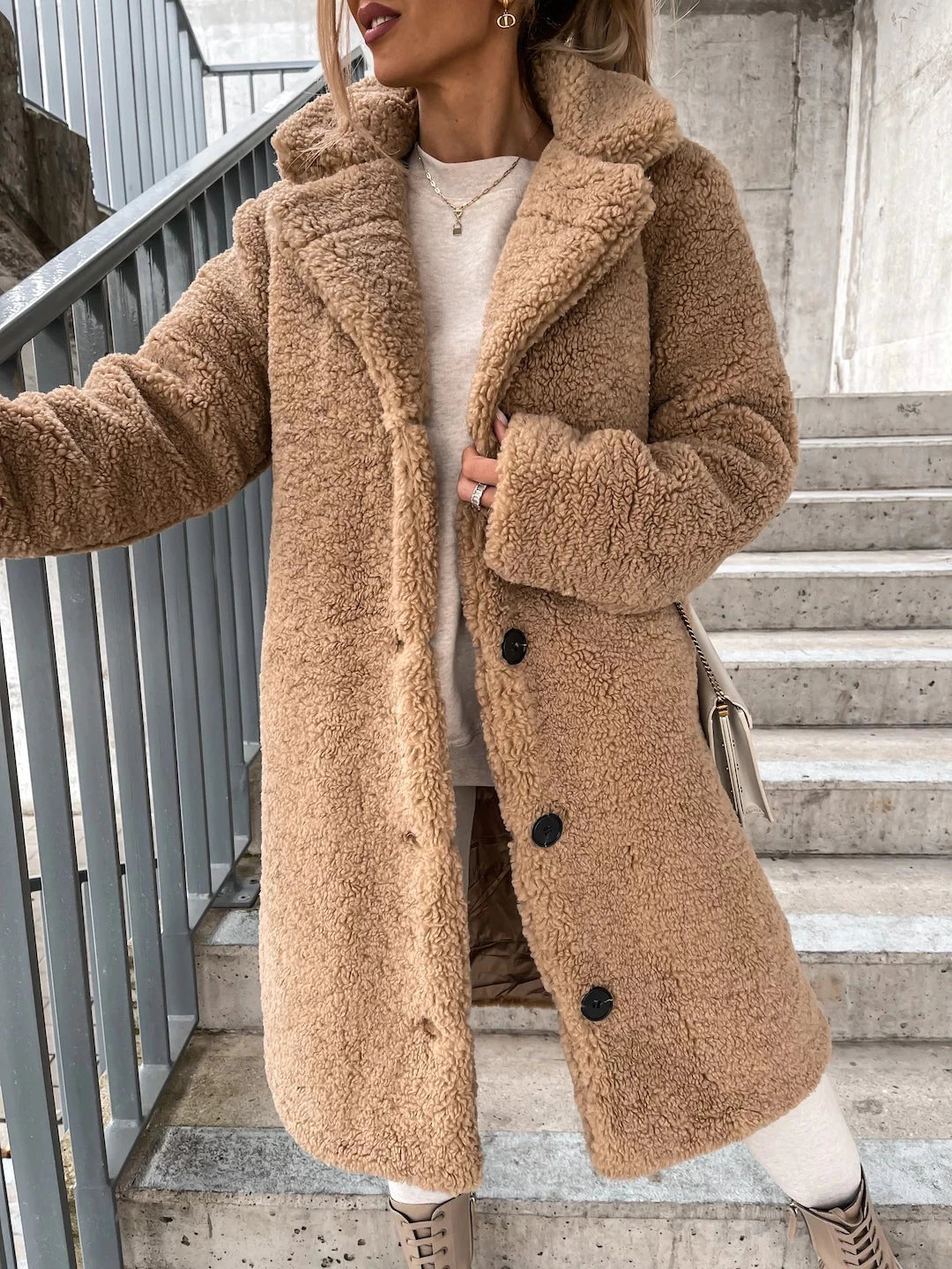 Elegant kappa dam med knappar, beige
