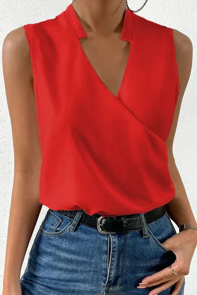 Ärmlös v-ringad blus dam i polyester — blommig sommarblus med omlott
