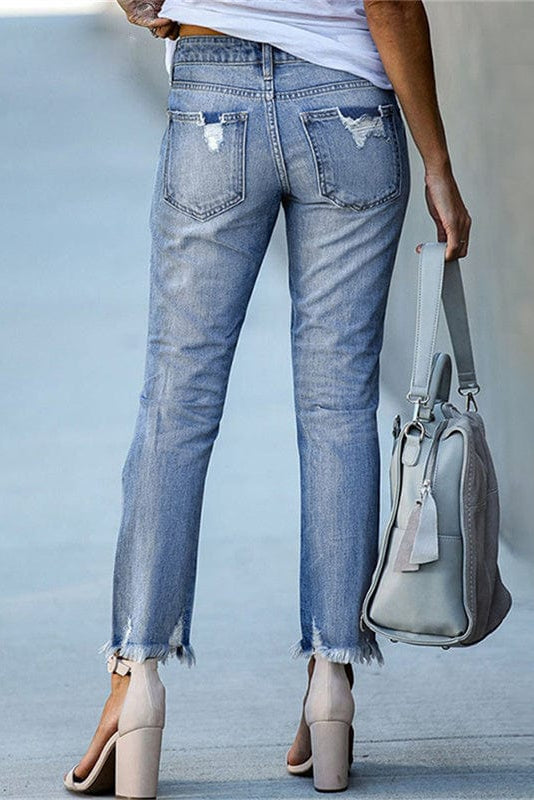 Rippade raka damjeans i denim — distressed jeans med rå fåll