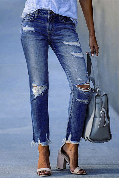 Rippade raka damjeans i denim — distressed jeans med rå fåll