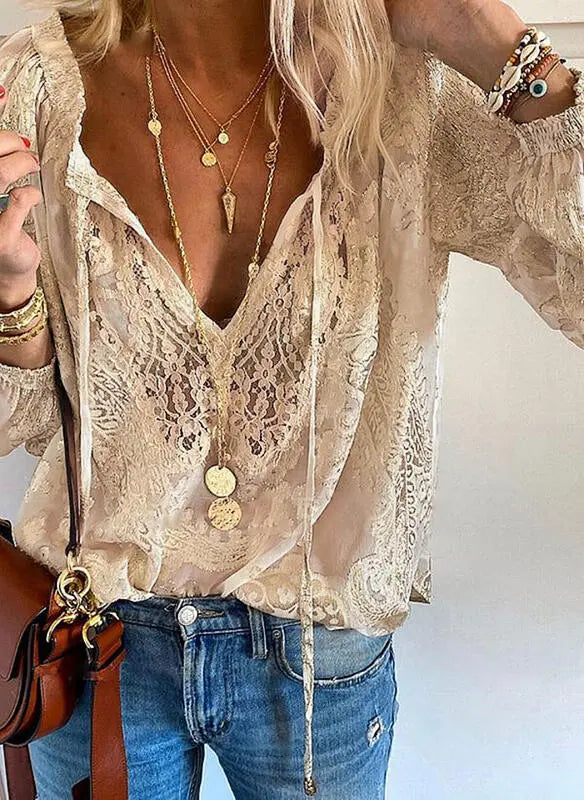 Boho blus dam med v-ringning och spetsdetaljer