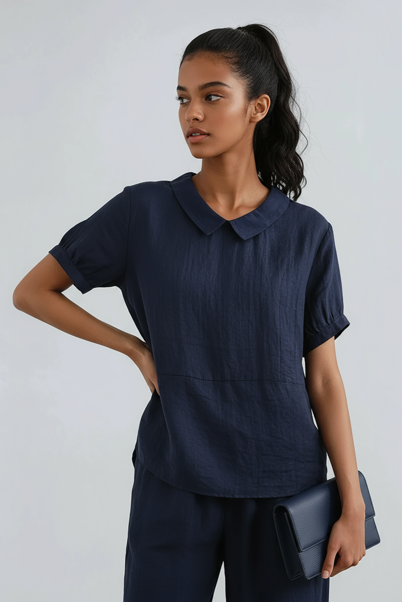 Bomullsblus dam med Peter Pan krage i mörkblå – elegant blus