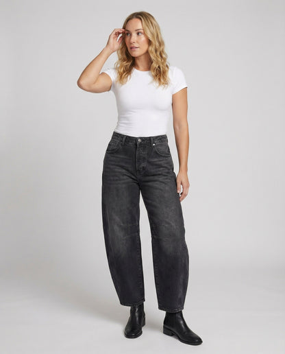 Mid-rise barrel-jeans dam