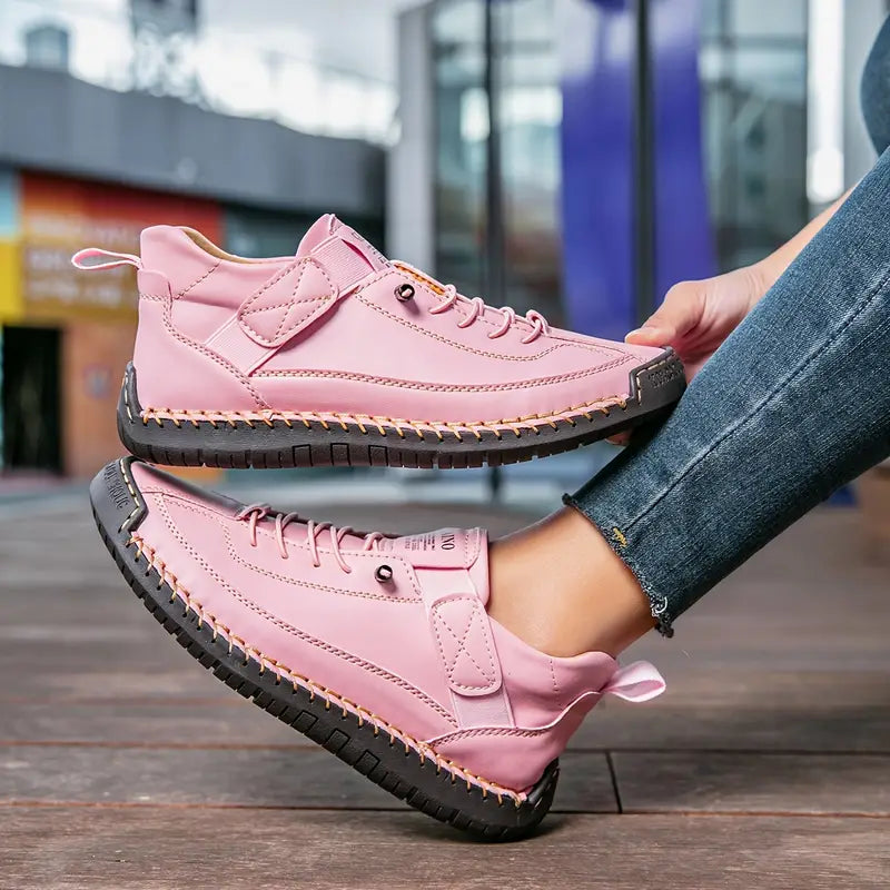 Sneakers dam i textil – texturerad ovandel med snörning och dämpad såla